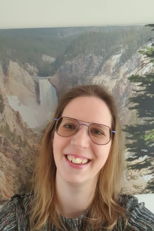 Dr. Linda W.M. van Kerkhof