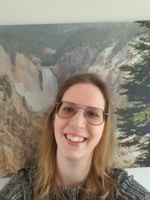 Dr. Linda W.M. van Kerkhof